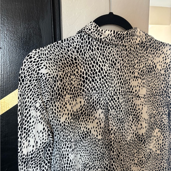 (Adrianna Papell) Monochrome Patterned Blouse - Picture 7 of 7